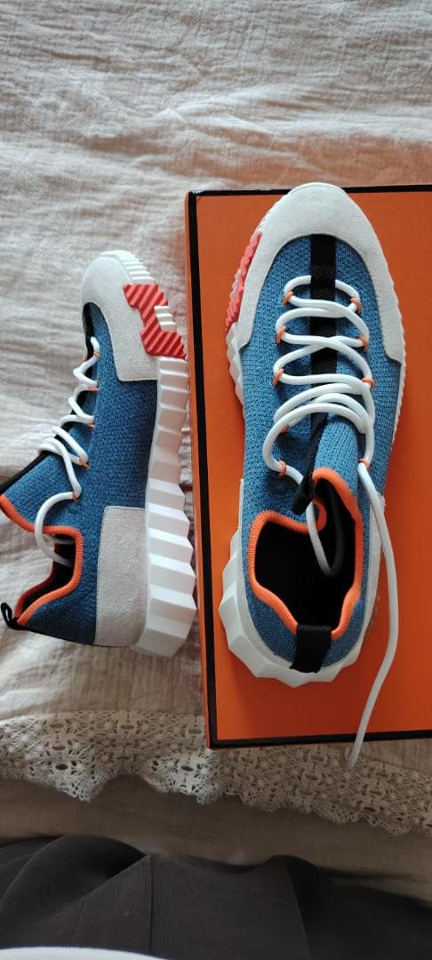 HERMES スポーツ シューズ(男性用) ハイカット 青/オレンジ