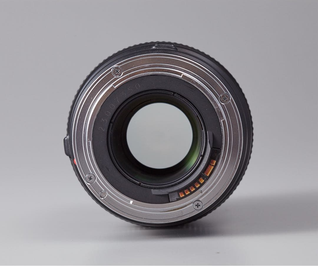 Canon EF 100mm f/2.8 マクロレンズ