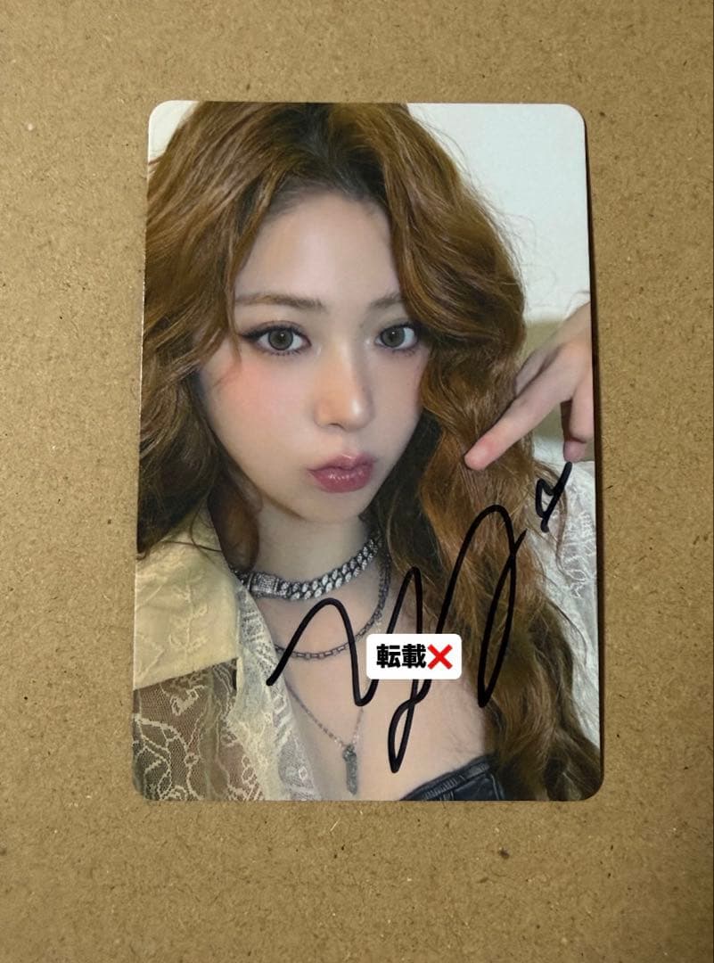 lesserafim ユンジン　ラキドロ ユニバ サイン トレカ　直筆サイン