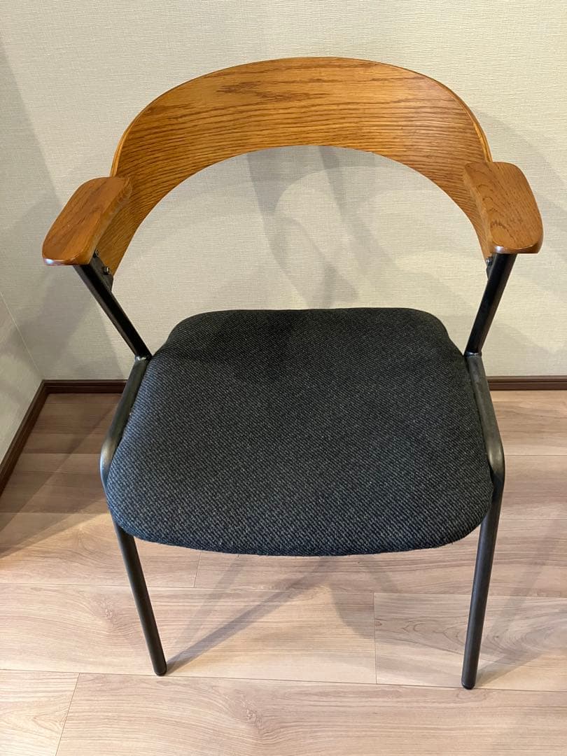 アデペシュ　ダニス ショートアームチェア