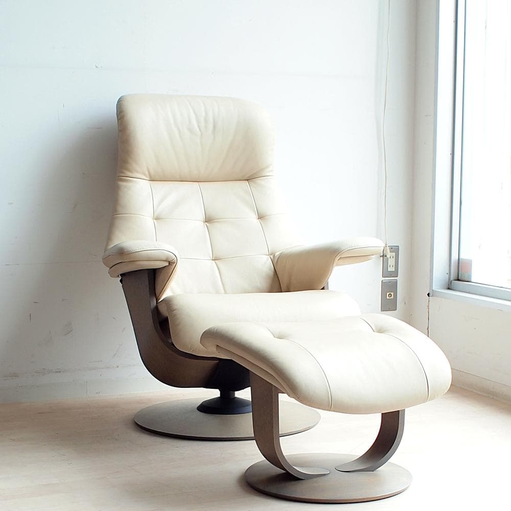 カリモク 「ザ・ファースト」 本革 リクライニングチェア オットマン付き