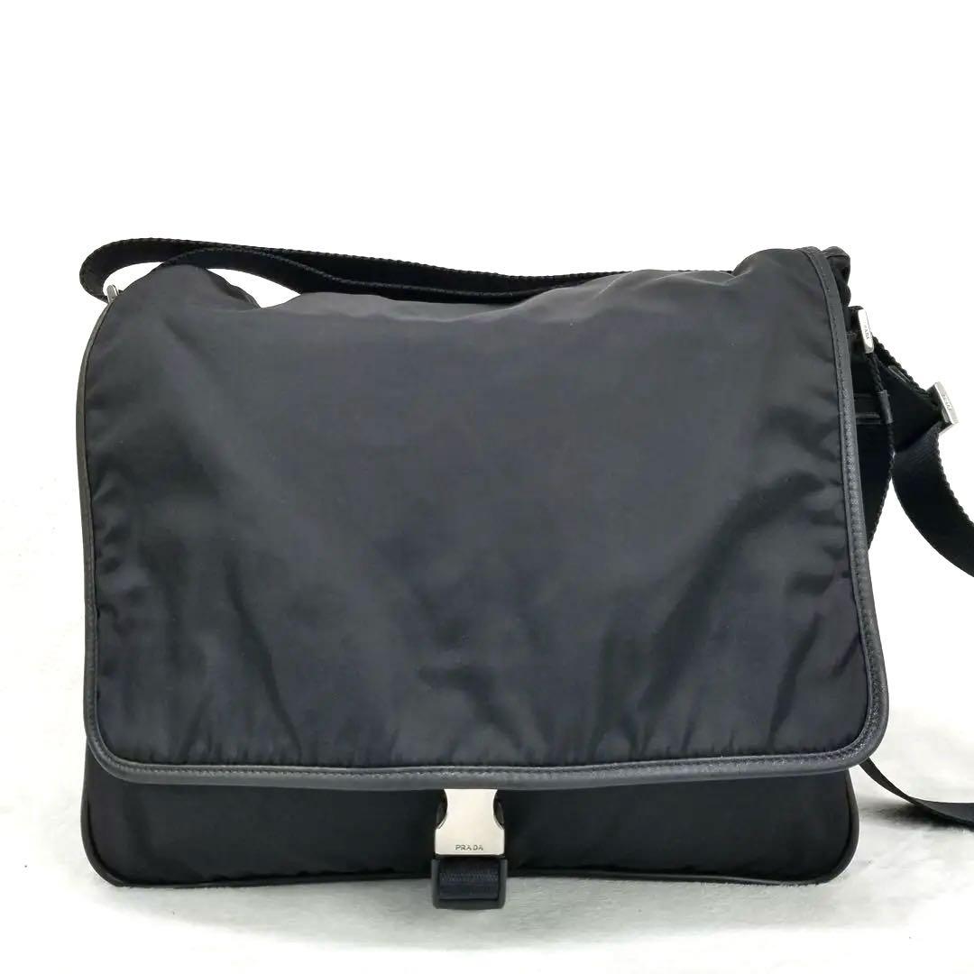 プラダ　ナイロン製 ブラック メッセンジャーバッグ